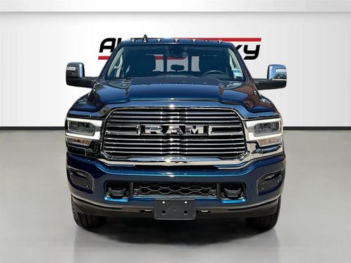 2023 RAM 3500 Laramie Crew Cab 4x4 6'4' Box