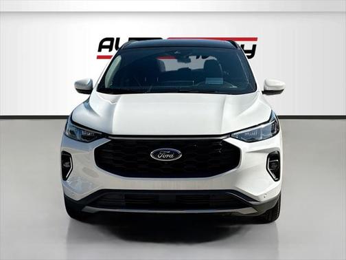 2023 Ford Escape ST-Line Elite