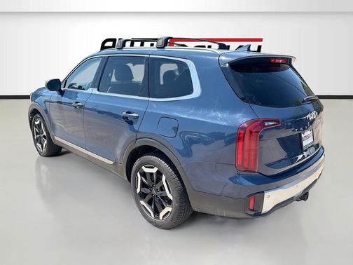 Midnight Lake Blue 2023 Kia Telluride S