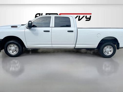 2024 RAM 2500 Tradesman Crew Cab 4x2 8' Box