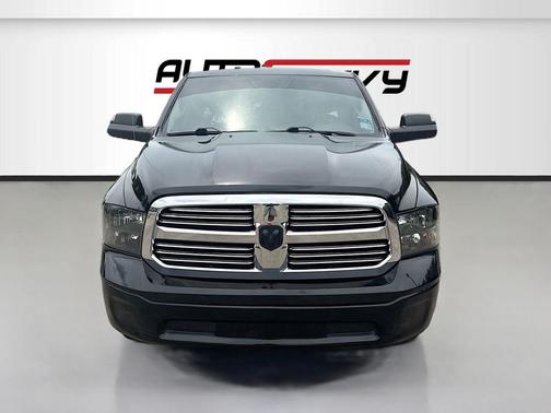 Diamond Black Crystal Pearlcoat 2021 RAM 1500 Tradesman