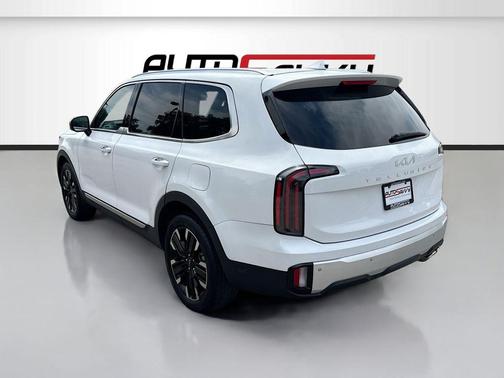 Glacial White Pearl 2023 Kia Telluride SX