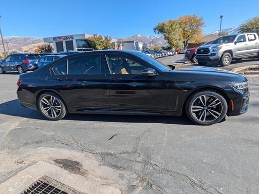 2022 BMW 750 i xDrive