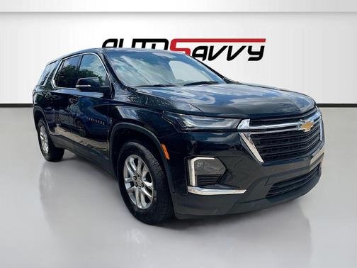 Mosaic Black Metallic 2023 Chevrolet Traverse LS