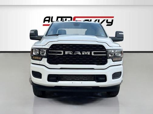 2024 RAM 3500 Big Horn Crew Cab 4x4 8' Box