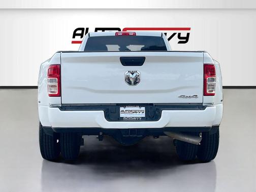 2024 RAM 3500 Big Horn Crew Cab 4x4 8' Box