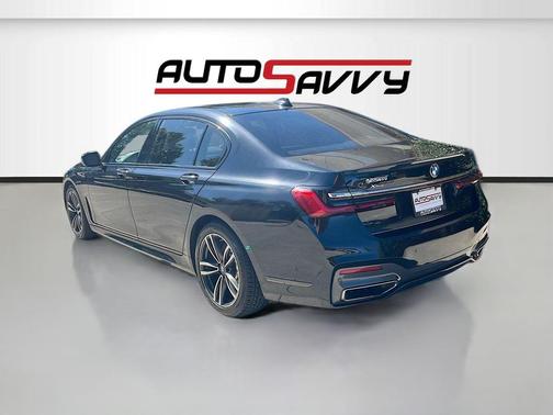 Black Sapphire Metallic 2022 BMW 750 i xDrive