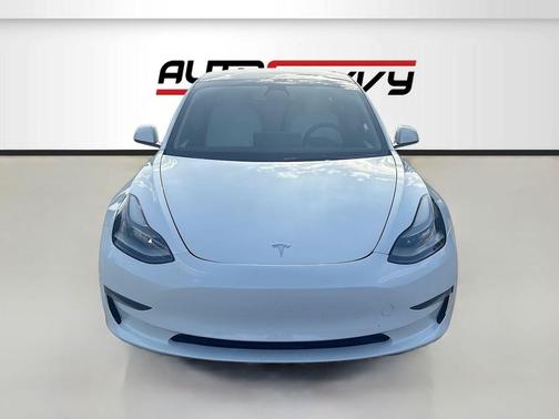 Pearl White Multi-Coat 2023 Tesla Model 3 Standard Range