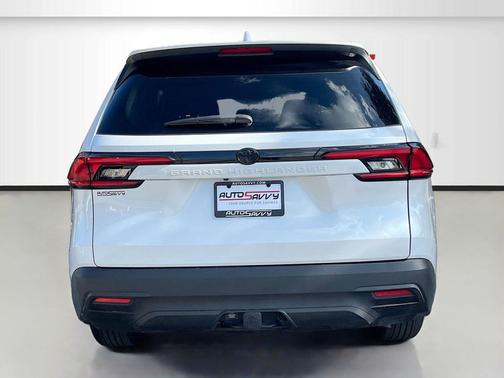 Wind Chill Pearl 2025 Toyota Highlander LE