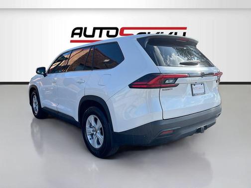 Wind Chill Pearl 2025 Toyota Highlander LE