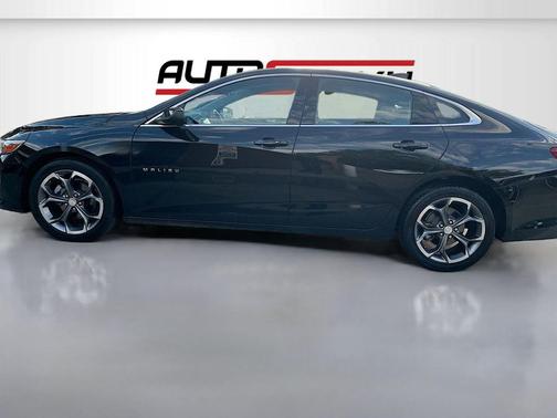 Mosaic Black Metallic 2024 Chevrolet Malibu FWD 1LT