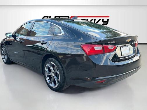 Mosaic Black Metallic 2024 Chevrolet Malibu FWD 1LT