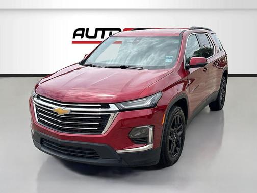Radiant Red Tintcoat 2023 Chevrolet Traverse LT Cloth