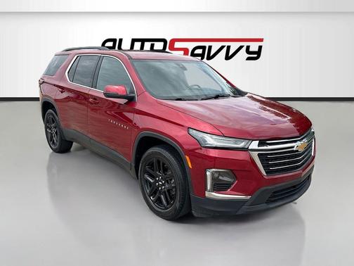 Radiant Red Tintcoat 2023 Chevrolet Traverse LT Cloth