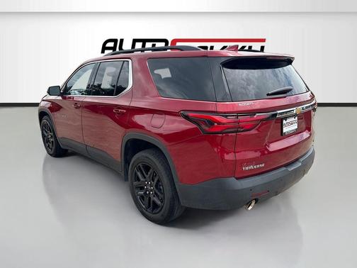 Radiant Red Tintcoat 2023 Chevrolet Traverse LT Cloth