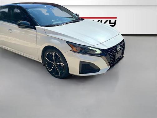 2023 Nissan Altima SR FWD