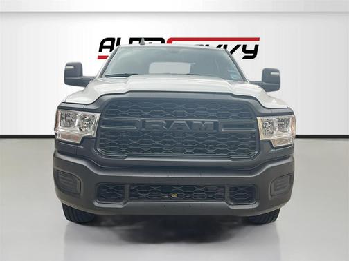 2023 RAM 2500 Tradesman Crew Cab 4x2 8' Box