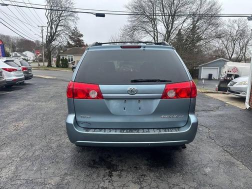 2008 Toyota Sienna LE