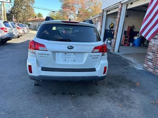 2011 Subaru Outback 3.6 R Limited
