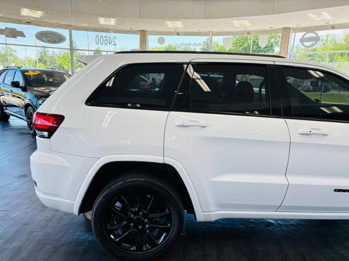Bright White Clearcoat 2021 Jeep Grand Cherokee Laredo X