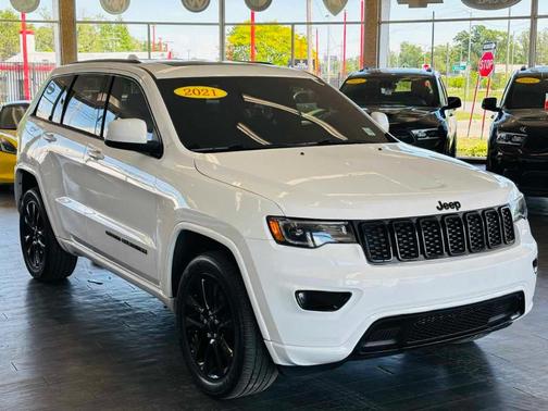 Bright White Clearcoat 2021 Jeep Grand Cherokee Laredo X