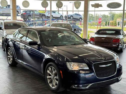 2016 Chrysler 300 Limited