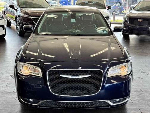 2016 Chrysler 300 Limited