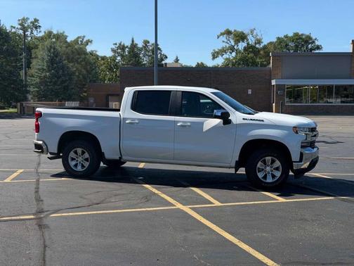 Summit White 2021 Chevrolet Silverado 1500 LT
