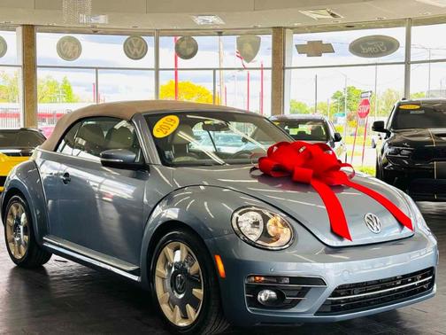Stonewashed Blue Metallic w/ Beige Roof 2019 Volkswagen Beetle 2.0T Final Edition SEL