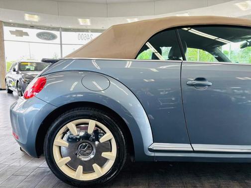Stonewashed Blue Metallic w/ Beige Roof 2019 Volkswagen Beetle 2.0T Final Edition SEL