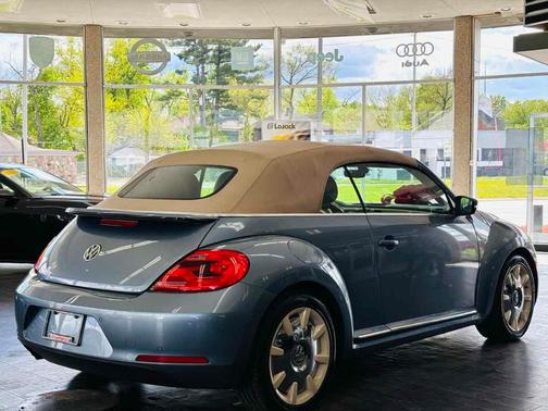 Stonewashed Blue Metallic w/ Beige Roof 2019 Volkswagen Beetle 2.0T Final Edition SEL