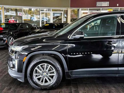 2022 Chevrolet Traverse LT Cloth