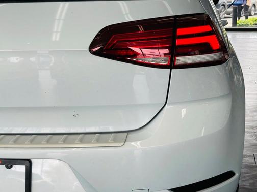 White Silver Metallic 2021 Volkswagen Golf GTI 2.0T SE