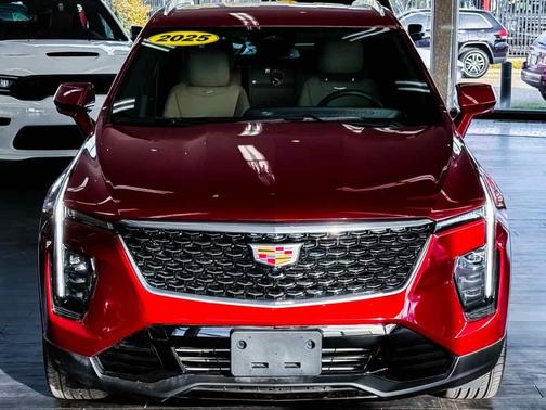 2025 Cadillac XT4 Premium Luxury