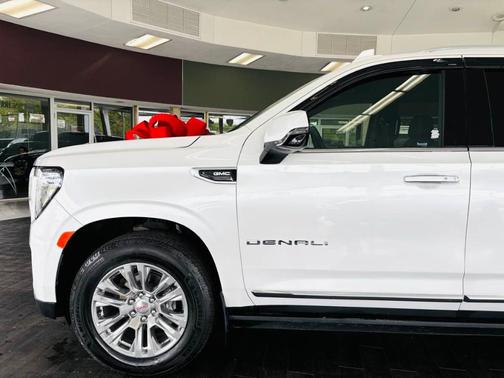 White Frost Tri-Coat 2022 GMC Yukon Denali
