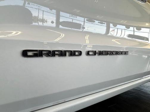 Bright White Clearcoat 2020 Jeep Grand Cherokee Overland