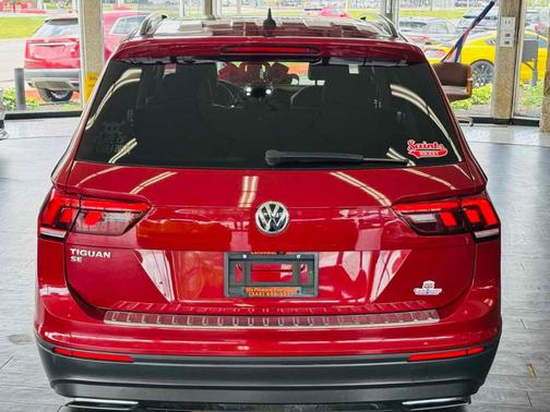 Cardinal Red Metallic 2019 Volkswagen Tiguan 2.0T SE