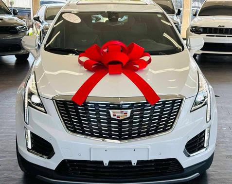 Crystal White Tri-Coat 2024 Cadillac XT5 Premium Luxury