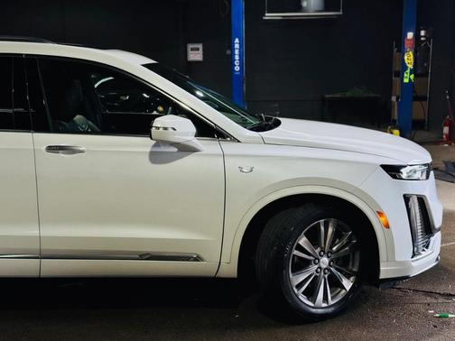 Crystal White Tri-Coat 2024 Cadillac XT6 Premium Luxury AWD