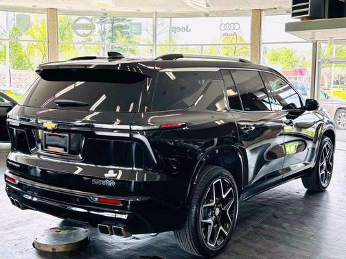 Mosaic Black Metallic 2026 Chevrolet Traverse High Country