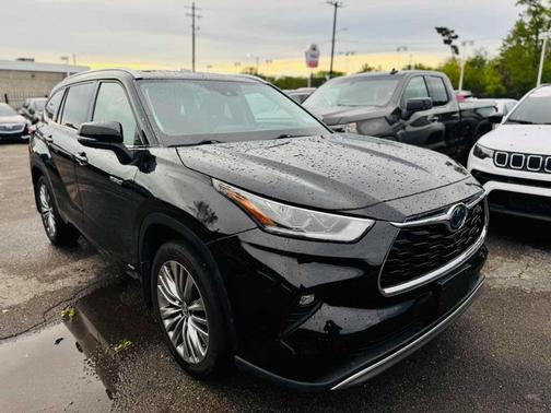 Midnight Black Metallic 2021 Toyota Highlander Hybrid Platinum