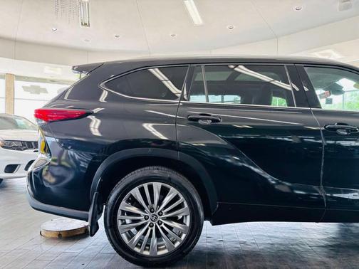 Midnight Black Metallic 2021 Toyota Highlander Hybrid Platinum