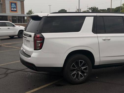 Summit White 2023 Chevrolet Suburban Z71
