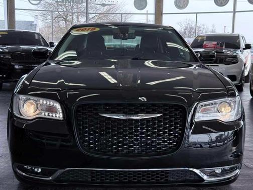 2019 Chrysler 300 Touring L