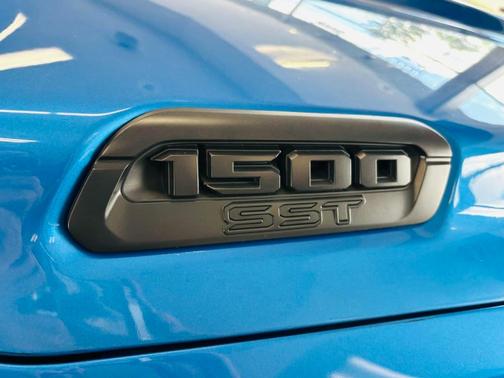 Hydro Blue Pearlcoat 2026 RAM 1500 Big Horn