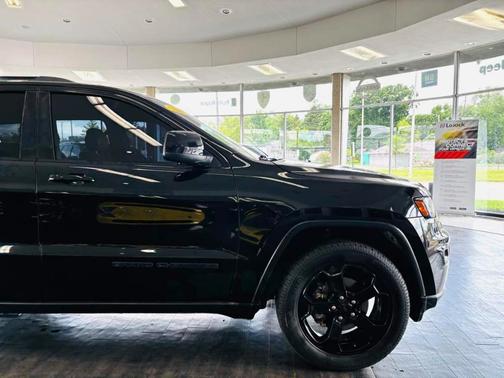 Diamond Black 2019 Jeep Grand Cherokee Upland