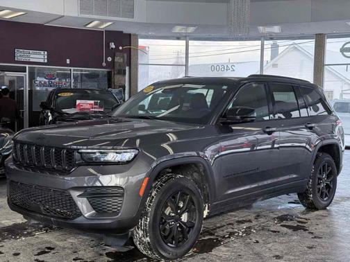 2025 Jeep Grand Cherokee Laredo