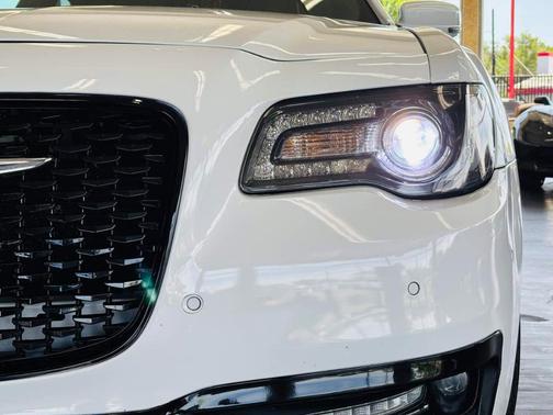 Bright White Clearcoat 2022 Chrysler 300 S