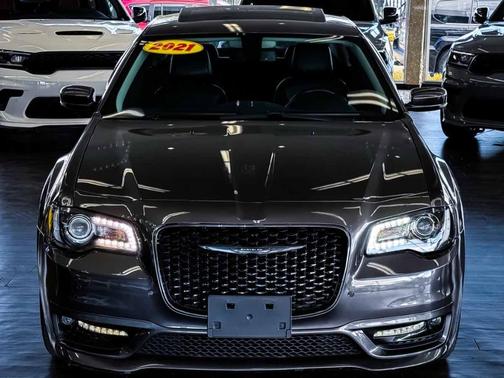 2021 Chrysler 300 Touring L
