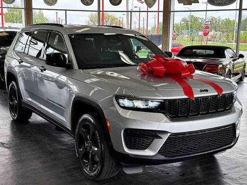 2023 Jeep Grand Cherokee L Laredo